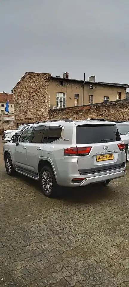 Toyota Land Cruiser - Thumbnail 4