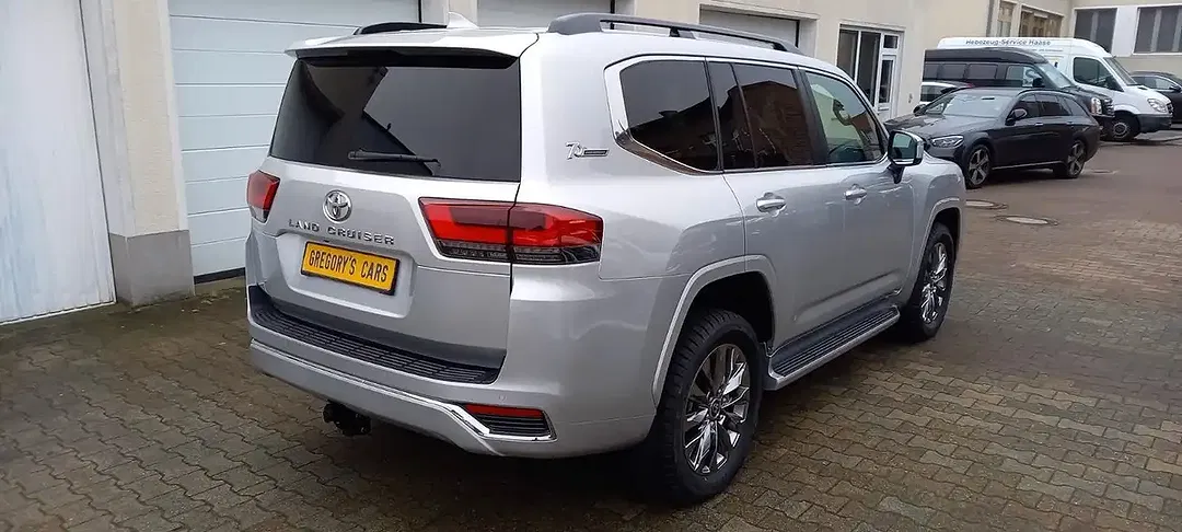 Toyota Land Cruiser - Thumbnail 5