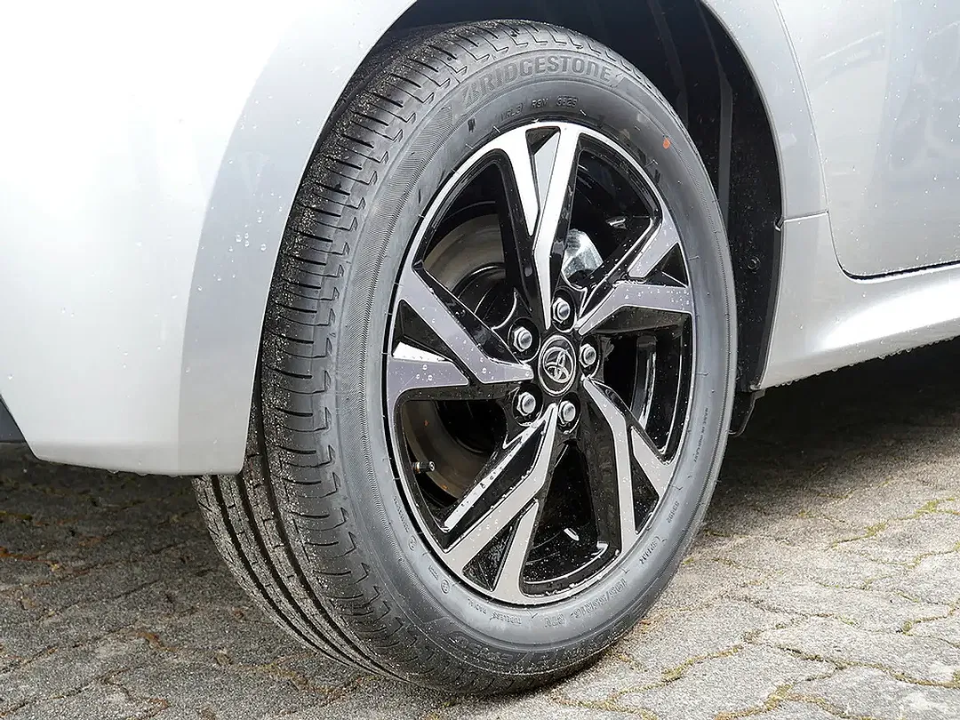 Toyota Yaris - Thumbnail 11