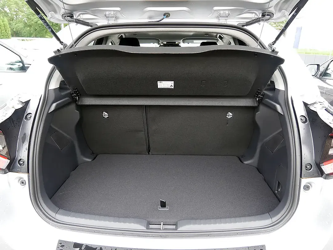 Toyota Yaris - Thumbnail 12