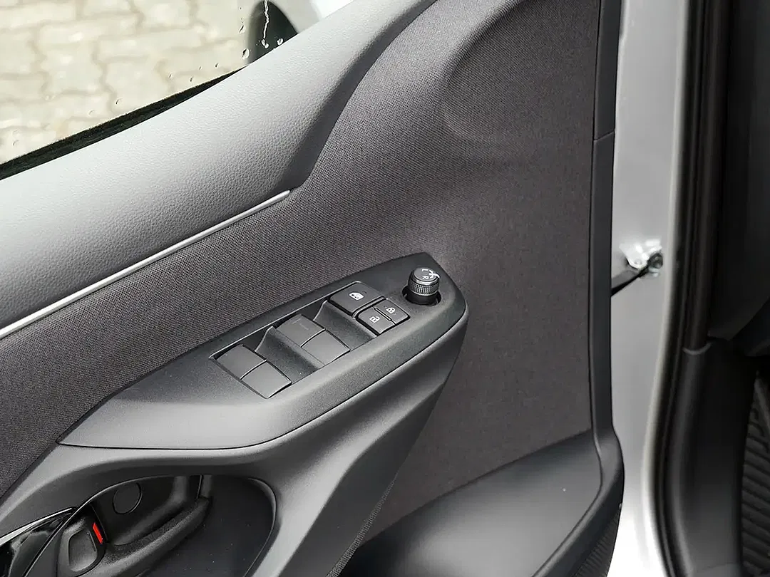 Toyota Yaris - Thumbnail 14