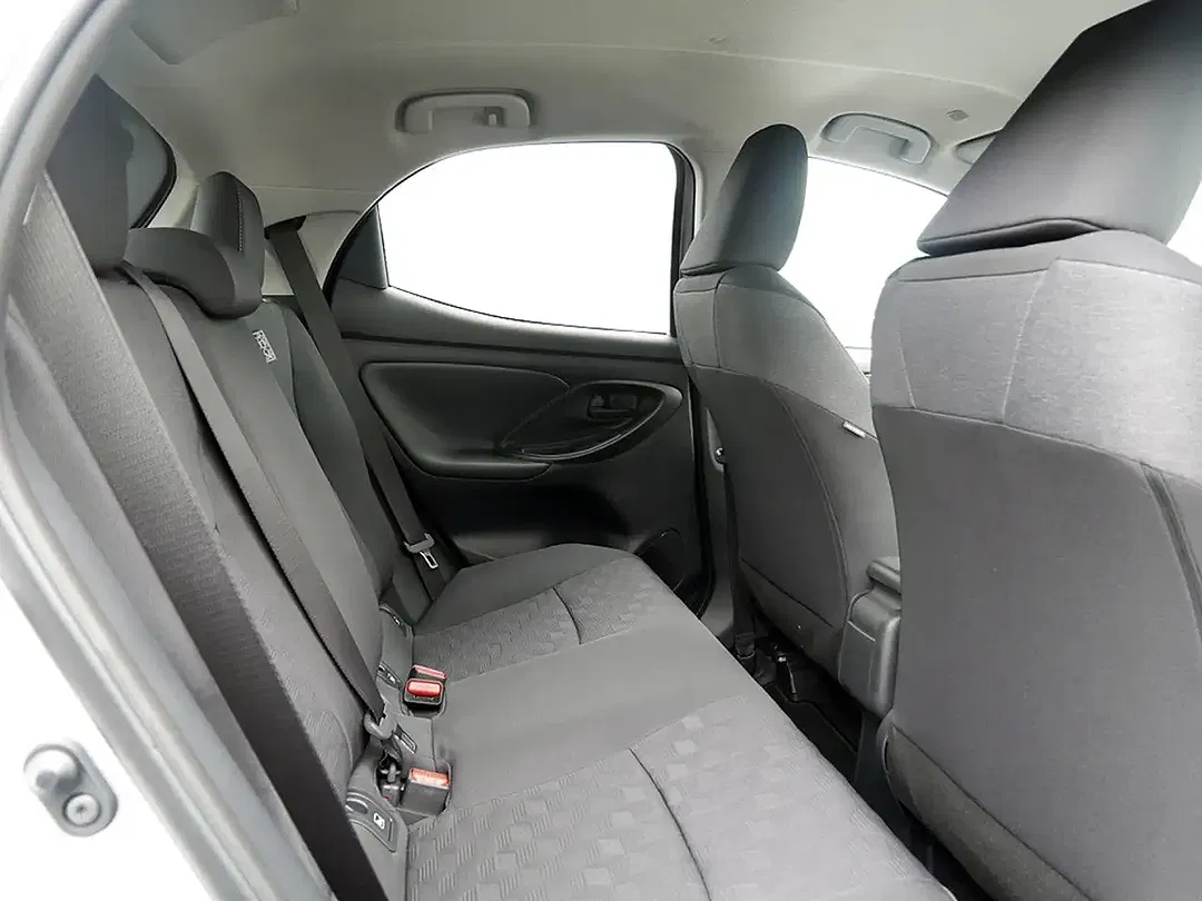 Toyota Yaris - Thumbnail 8