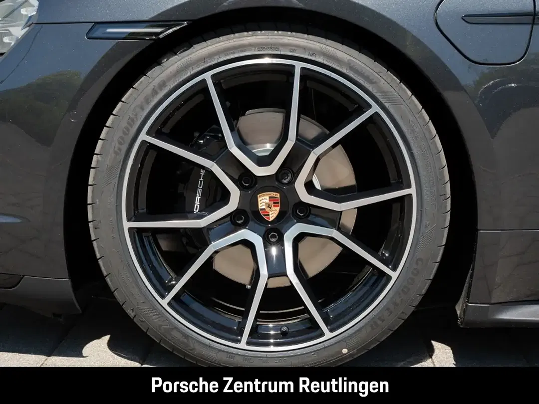 Porsche Taycan - Thumbnail 10