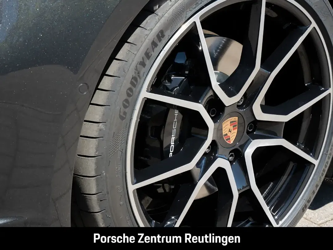 Porsche Taycan - Thumbnail 15