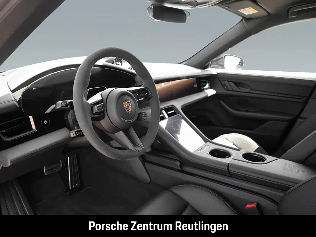 Porsche Taycan - Thumbnail 5
