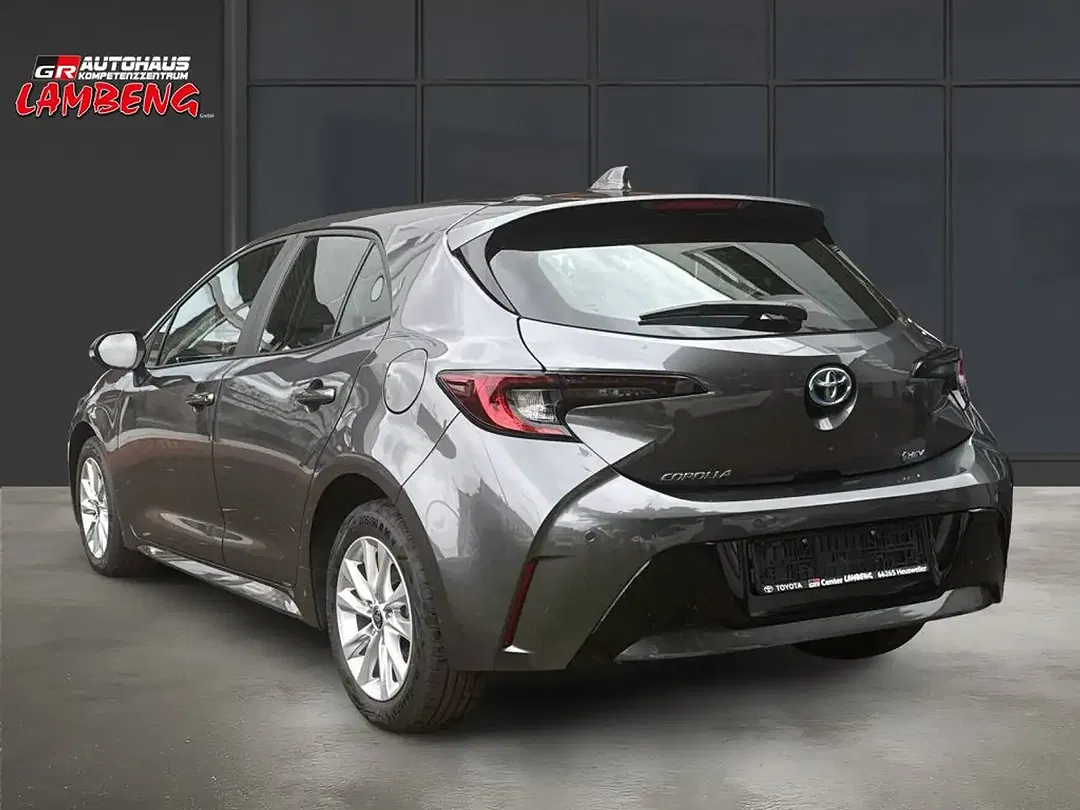 Toyota Corolla - Thumbnail 2