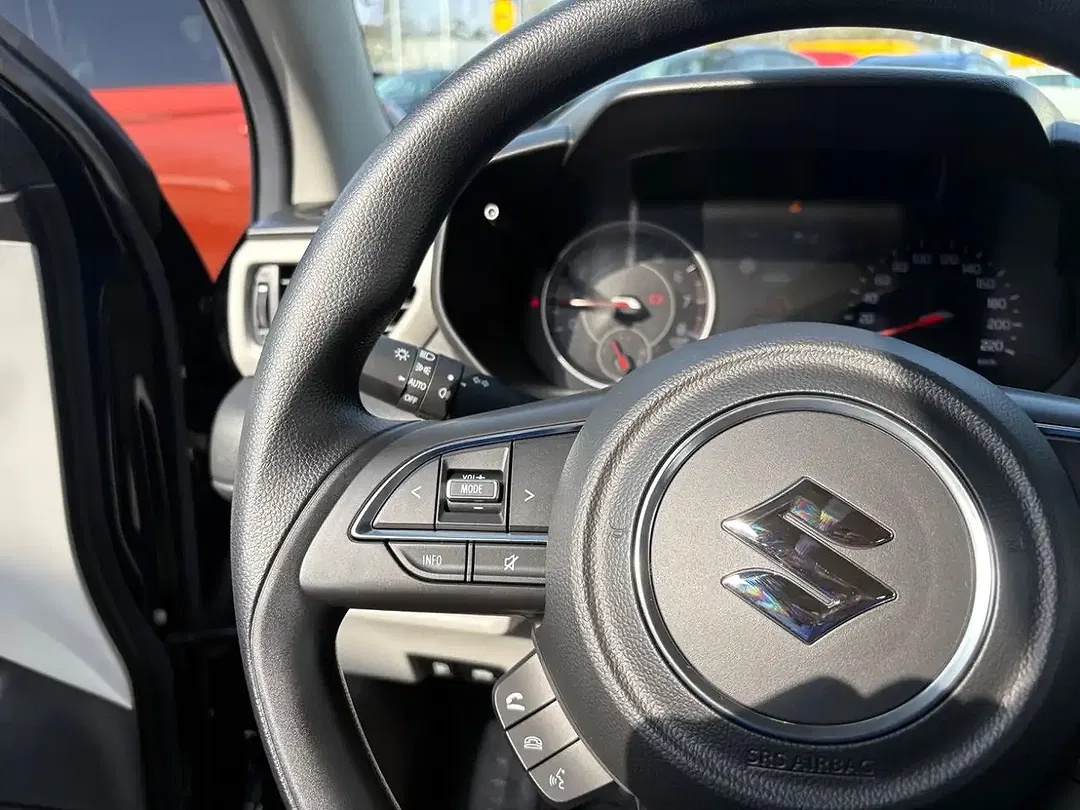 Suzuki Swift - Thumbnail 12