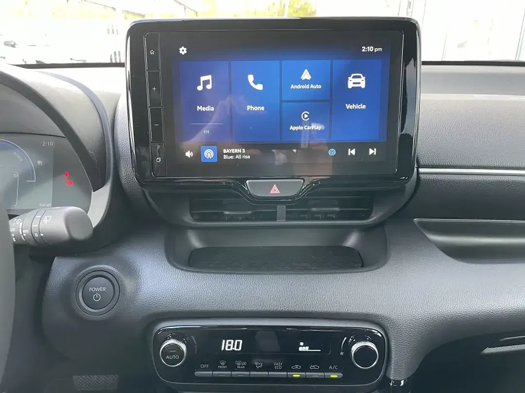 Toyota Yaris - Thumbnail 11
