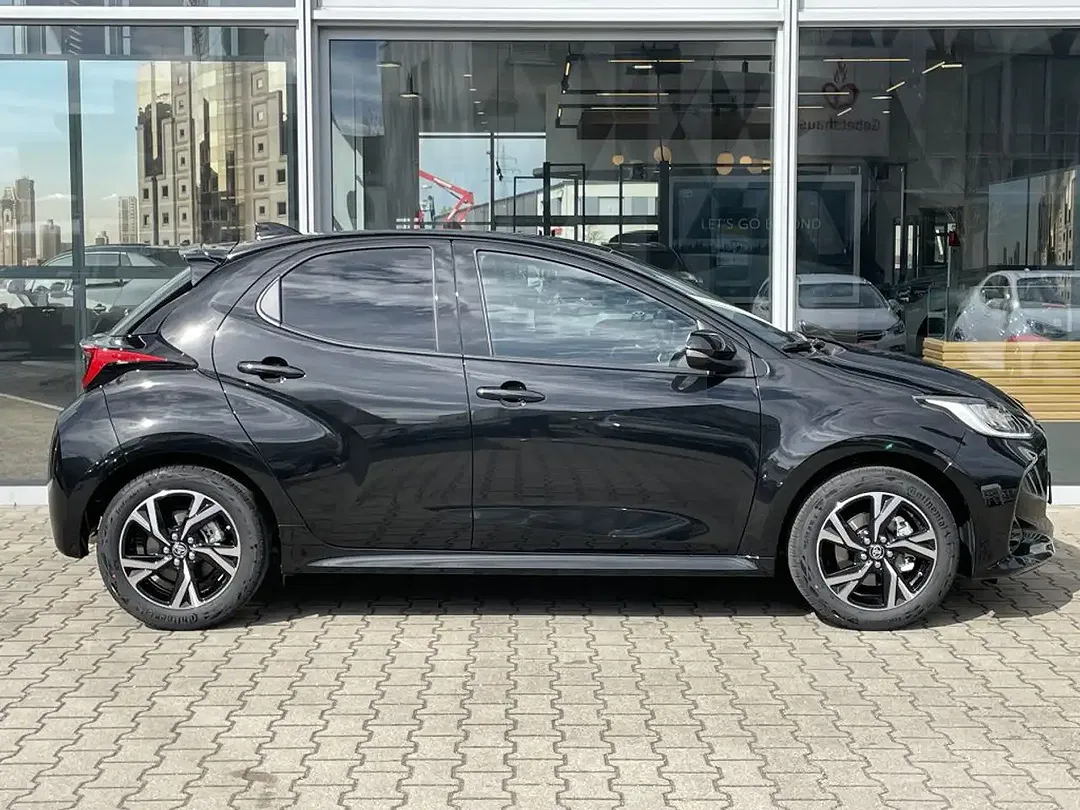 Toyota Yaris - Thumbnail 3