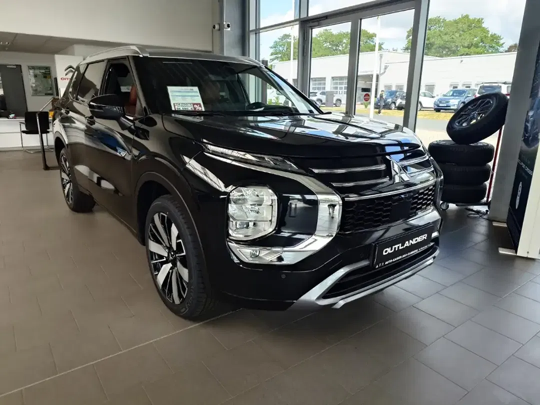 Mitsubishi Outlander - Thumbnail 1