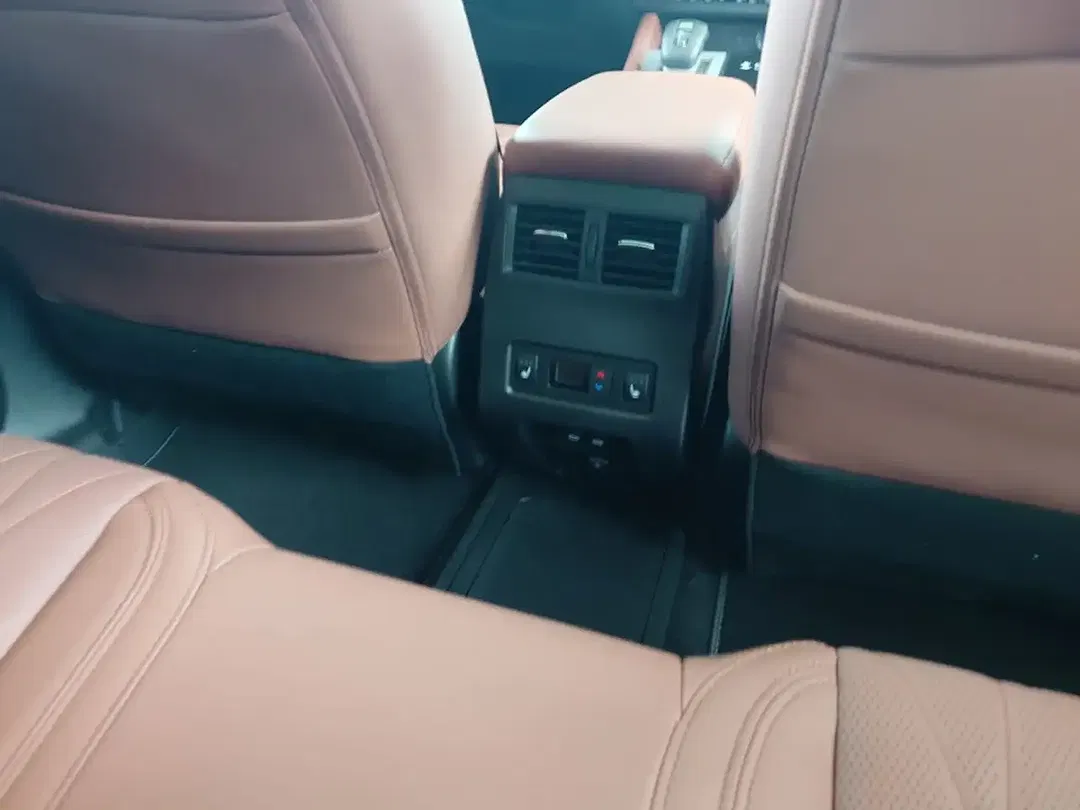 Mitsubishi Outlander - Thumbnail 10