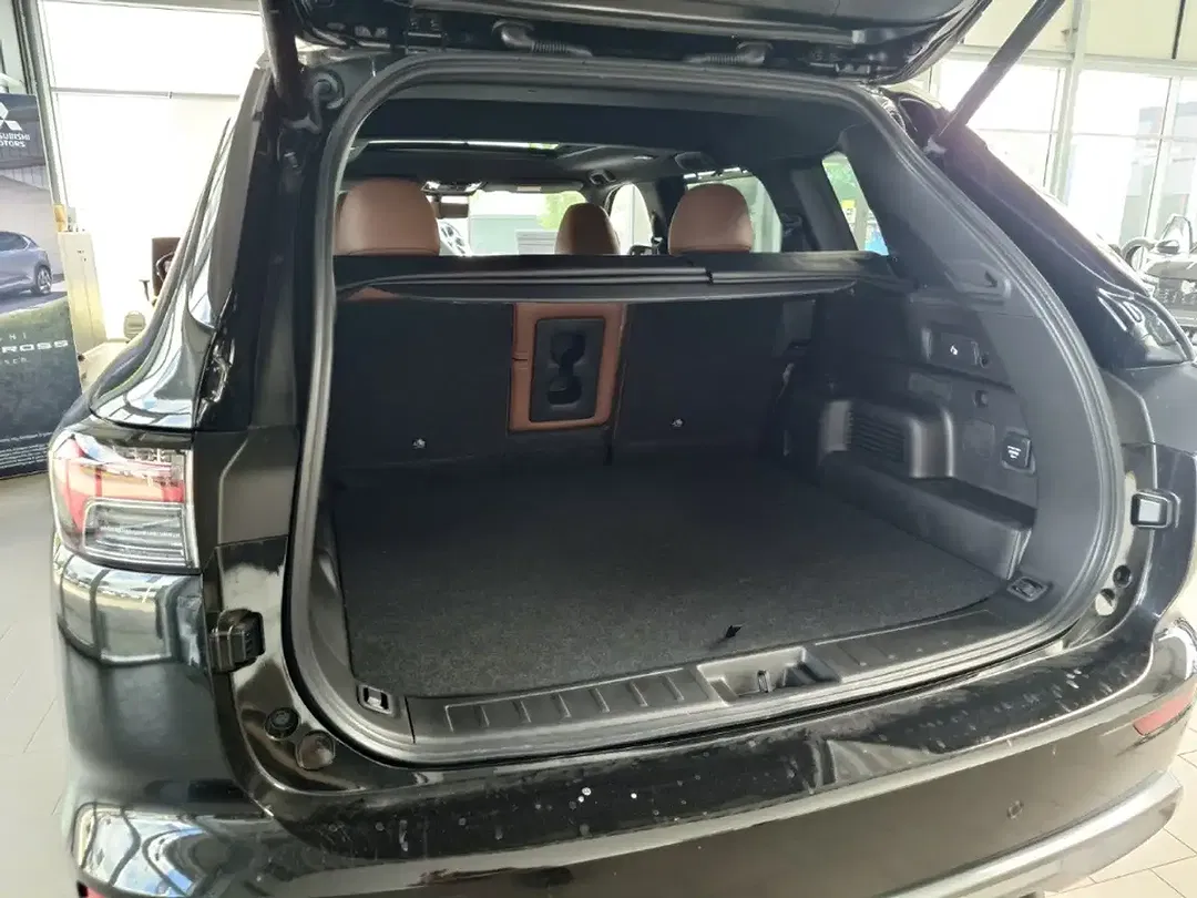 Mitsubishi Outlander - Thumbnail 11