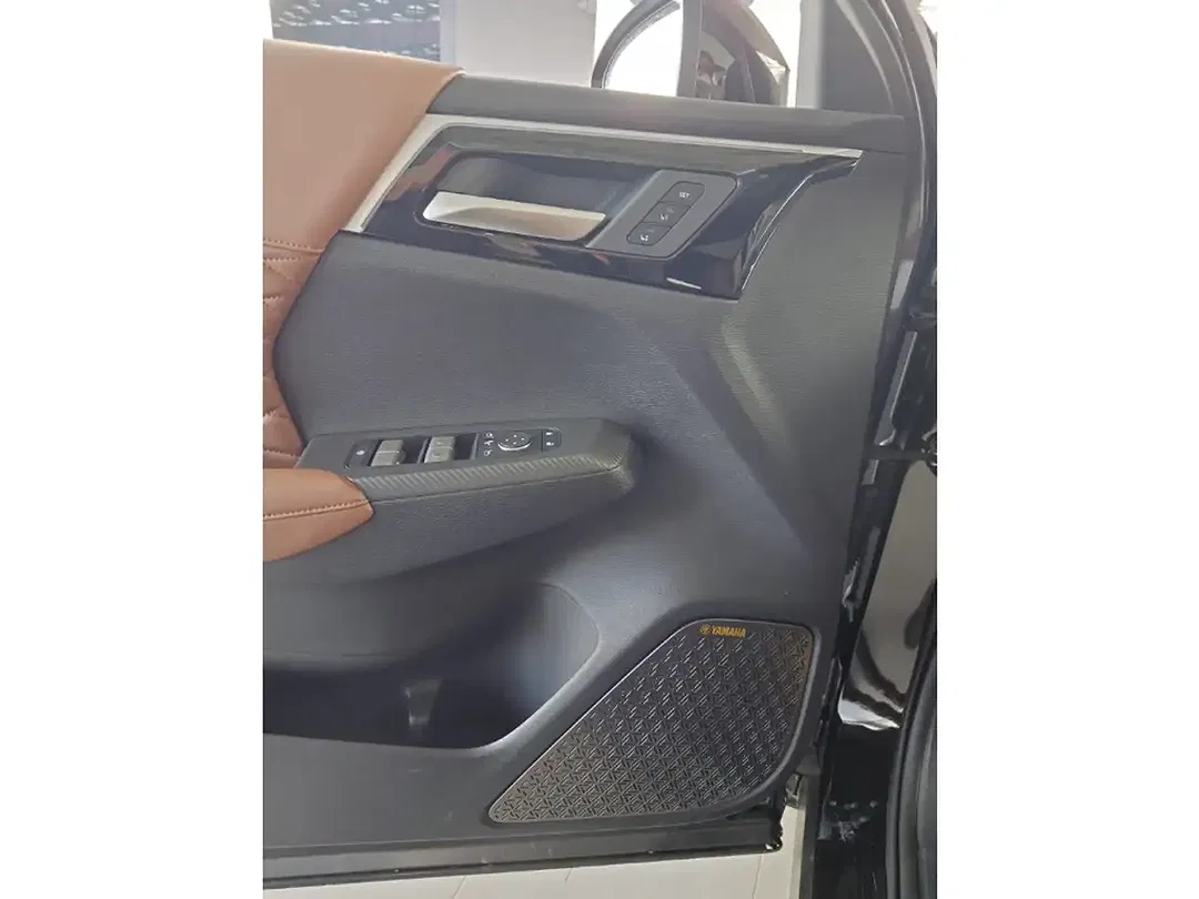 Mitsubishi Outlander - Thumbnail 12