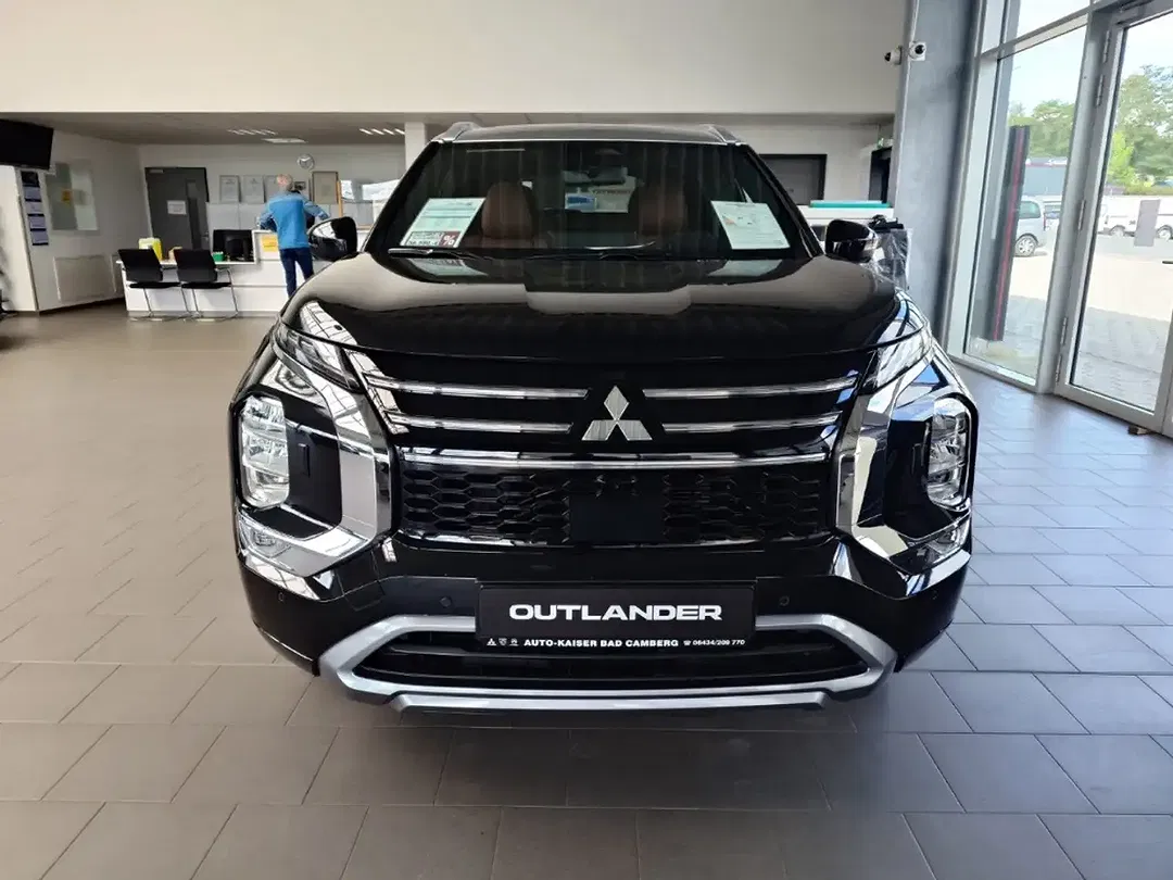 Mitsubishi Outlander - Thumbnail 2