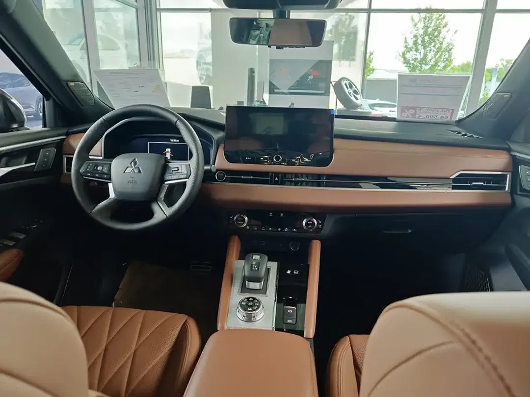 Mitsubishi Outlander - Thumbnail 6