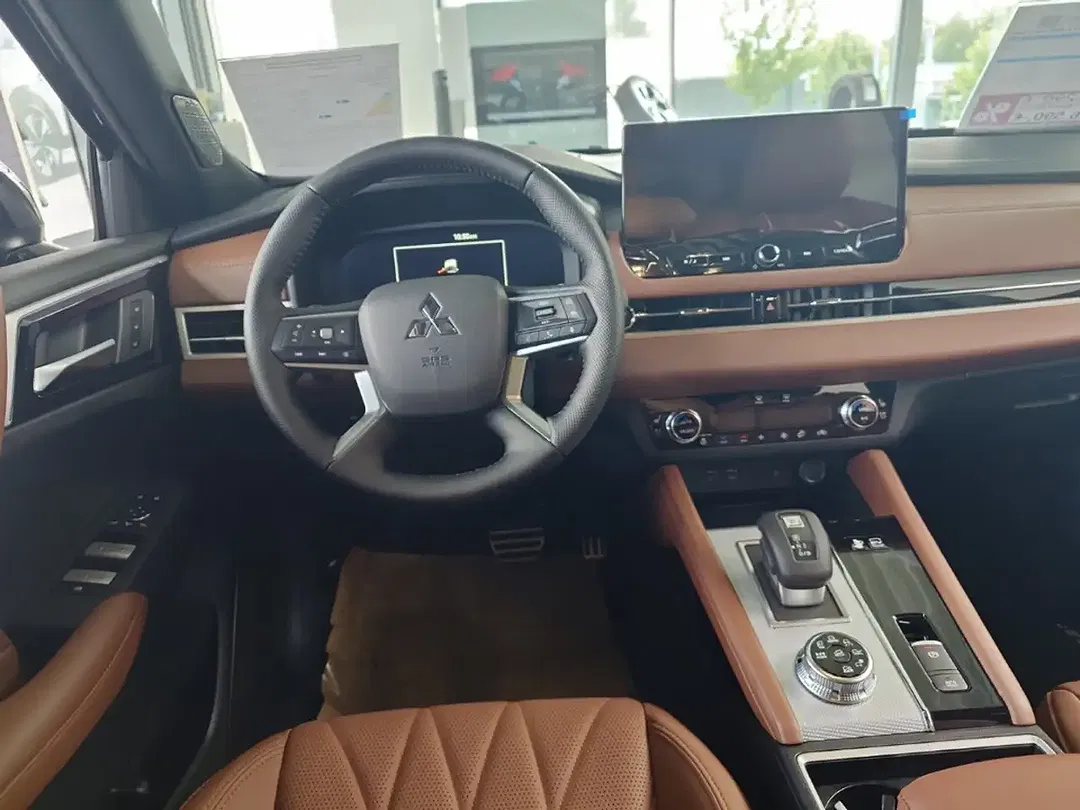 Mitsubishi Outlander - Thumbnail 7