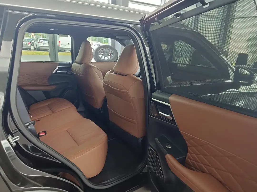 Mitsubishi Outlander - Thumbnail 8
