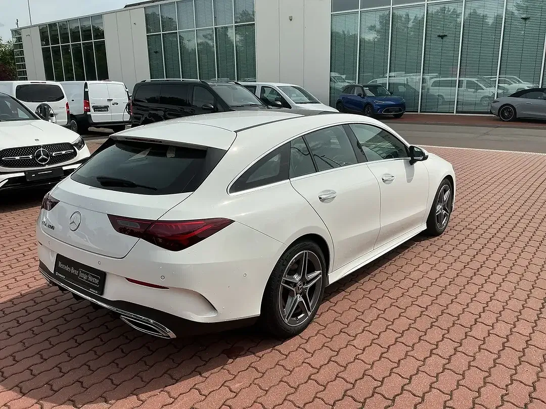 Mercedes-Benz CLA 200 - Thumbnail 3