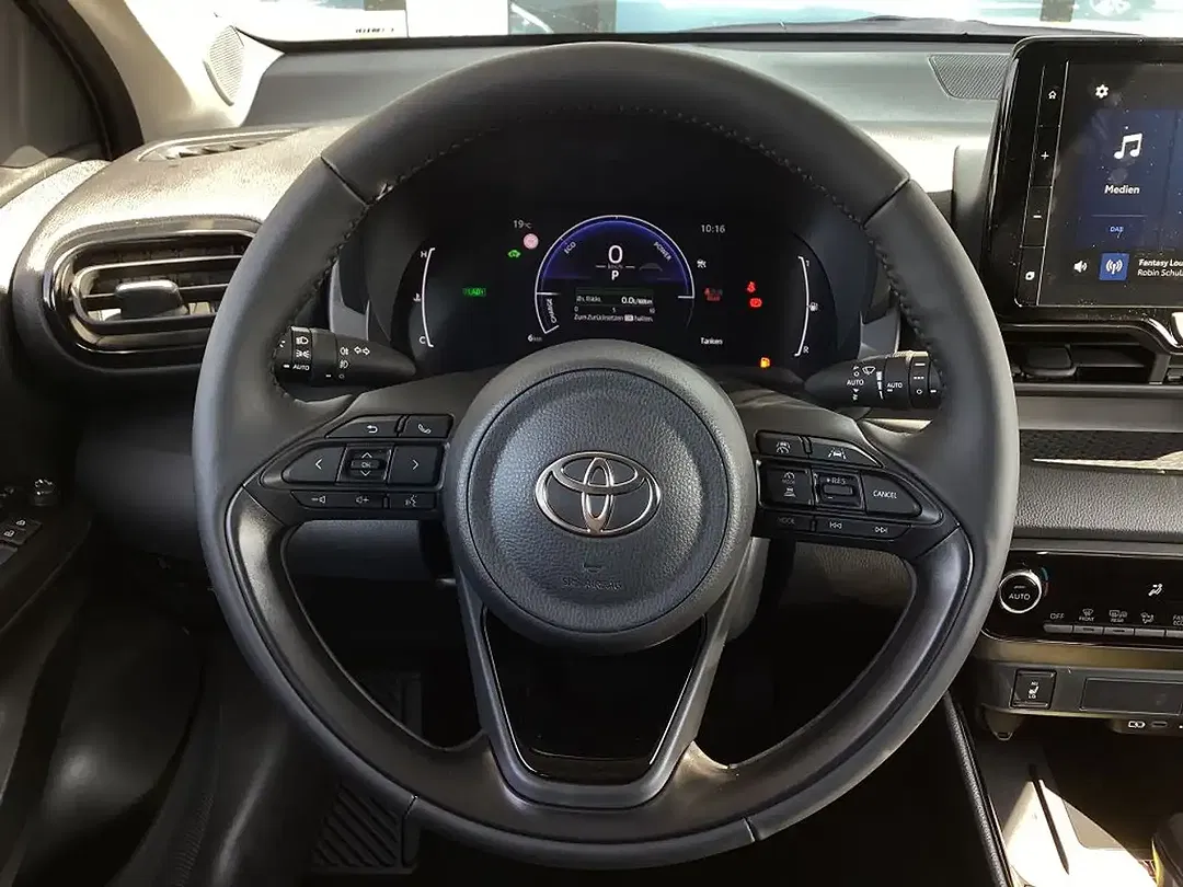 Toyota Yaris - Thumbnail 9