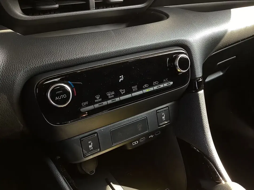 Toyota Yaris - Thumbnail 12