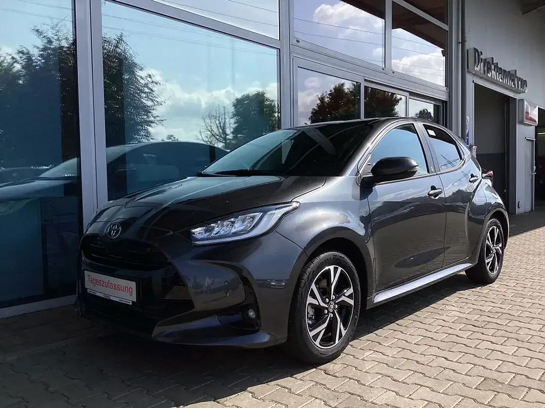 Toyota Yaris - Thumbnail 1