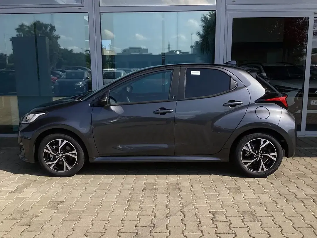 Toyota Yaris - Thumbnail 2