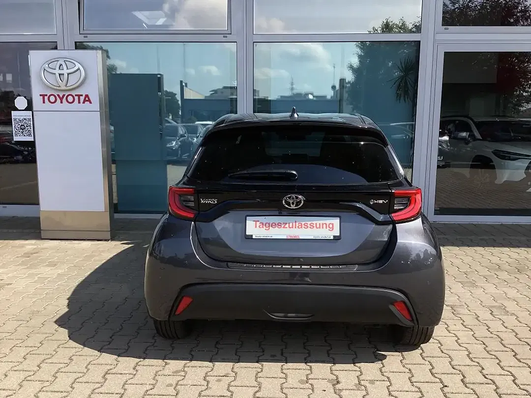 Toyota Yaris - Thumbnail 5