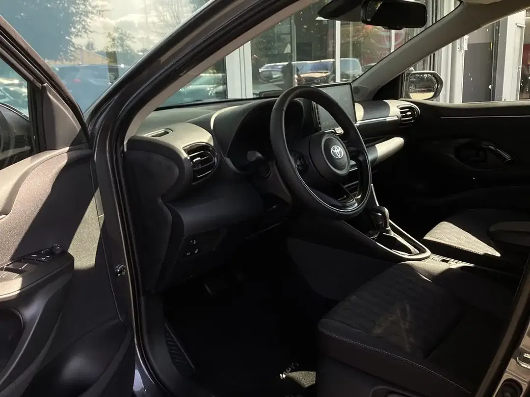 Toyota Yaris - Thumbnail 7