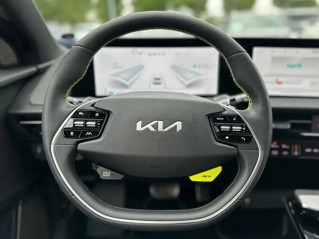Kia EV6 - Thumbnail 10