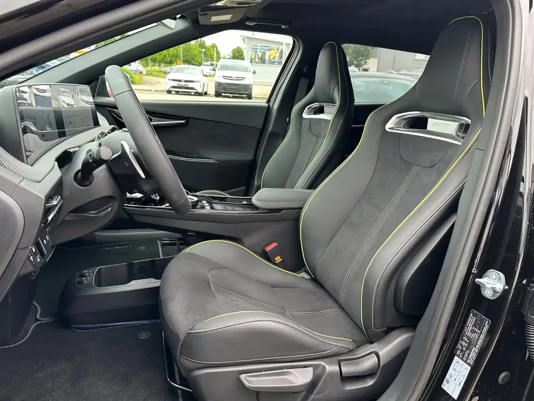 Kia EV6 - Thumbnail 11