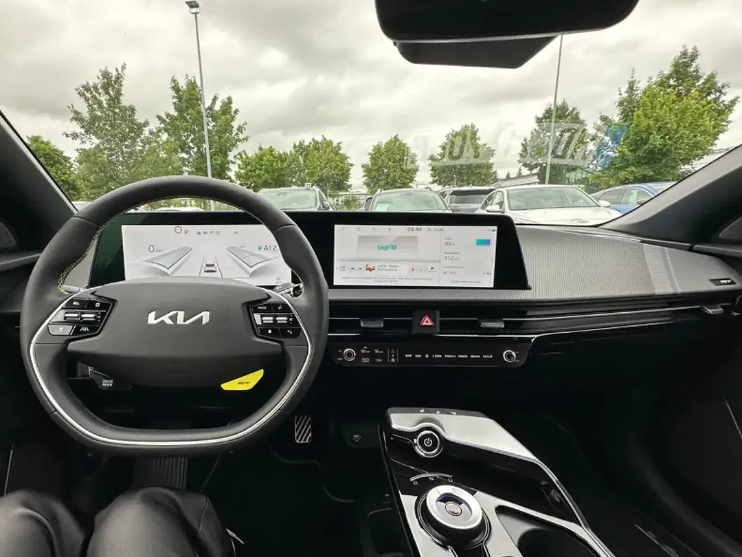Kia EV6 - Thumbnail 2