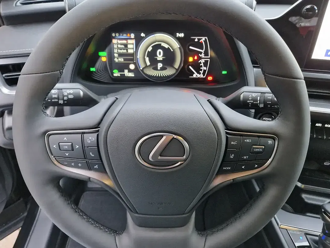 Lexus UX 300h - Thumbnail 11