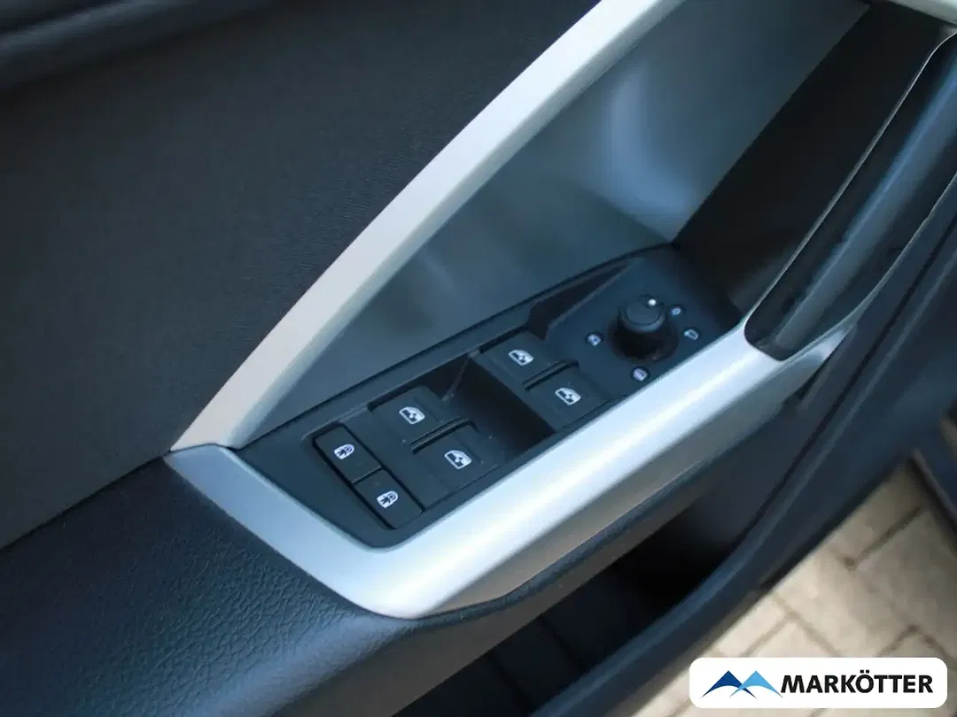 Audi Q3 - Thumbnail 6