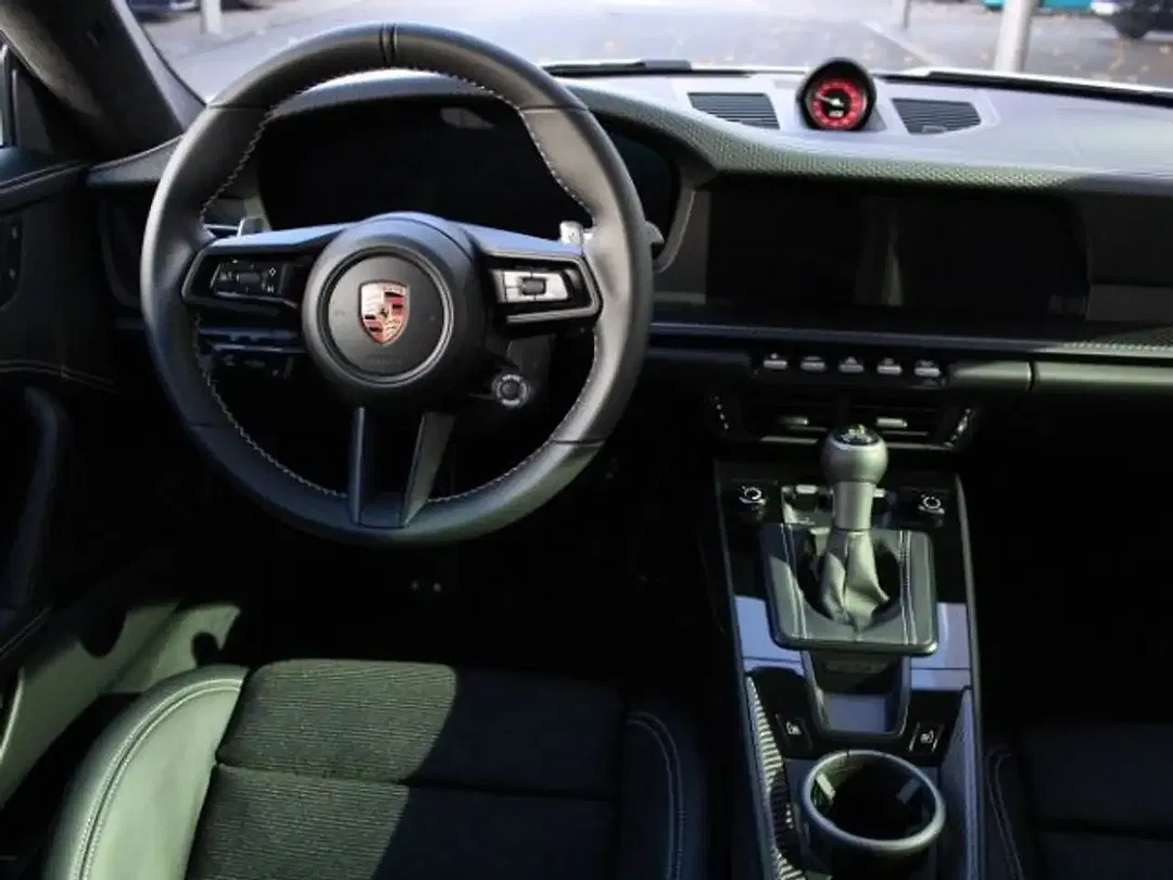 Porsche 992 - Thumbnail 4