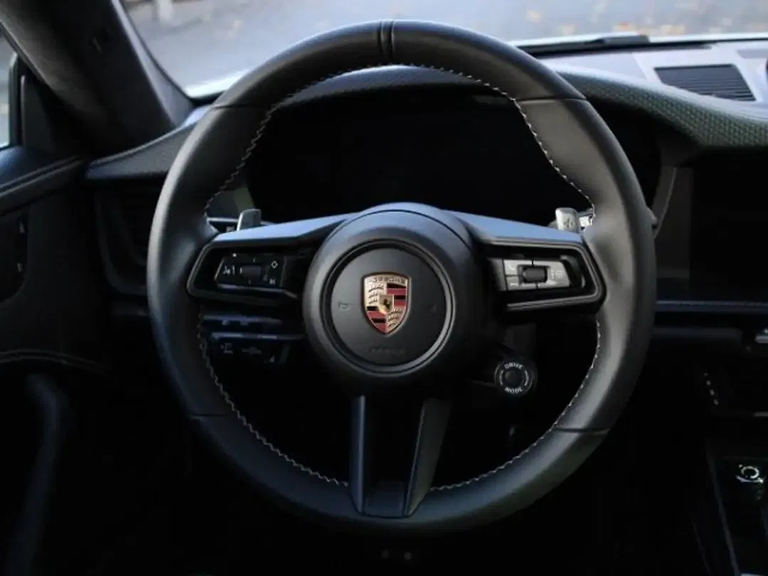 Porsche 992 - Thumbnail 5