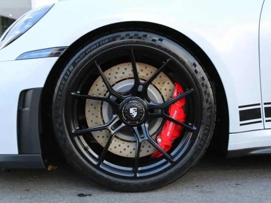 Porsche 992 - Thumbnail 9