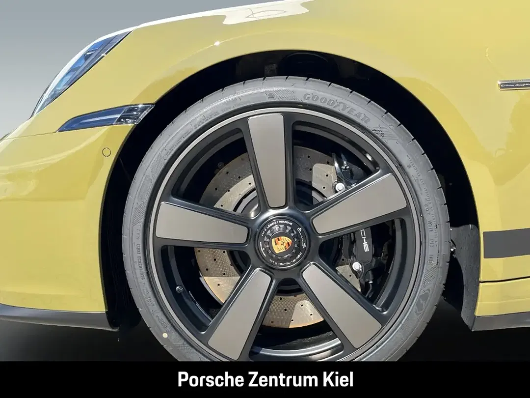 Porsche 992 - Thumbnail 6
