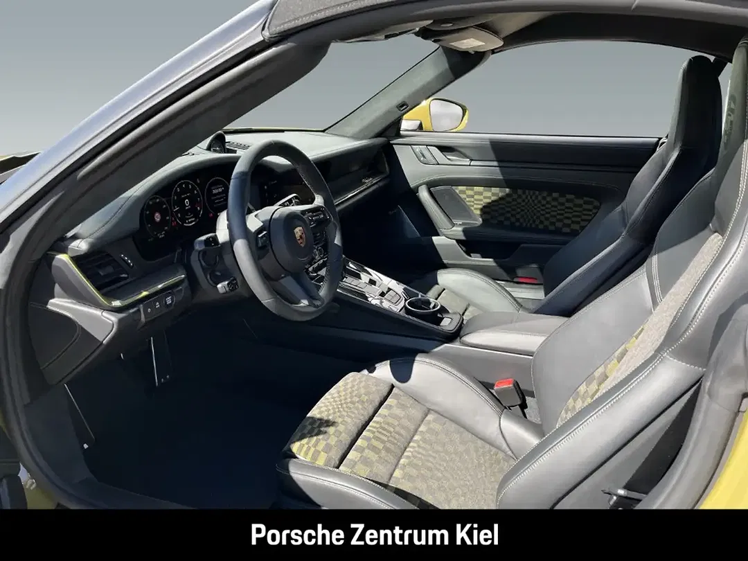 Porsche 992 - Thumbnail 7