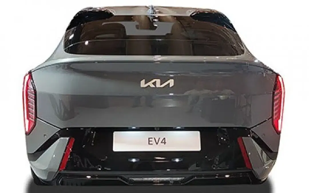 Kia EV4 - Thumbnail 4