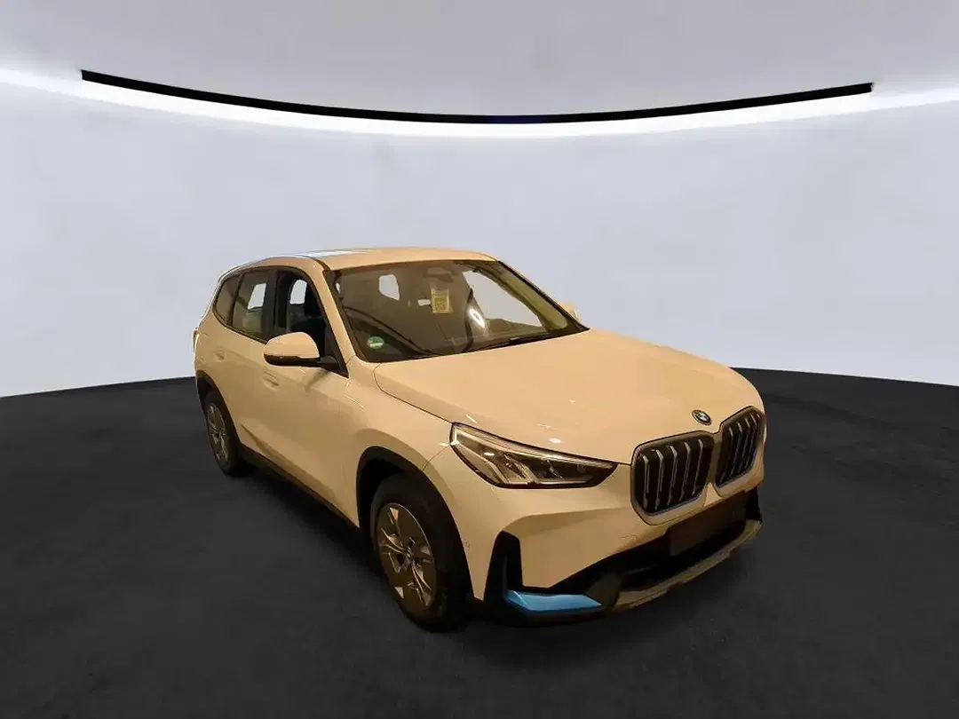 BMW iX1 - Thumbnail 2