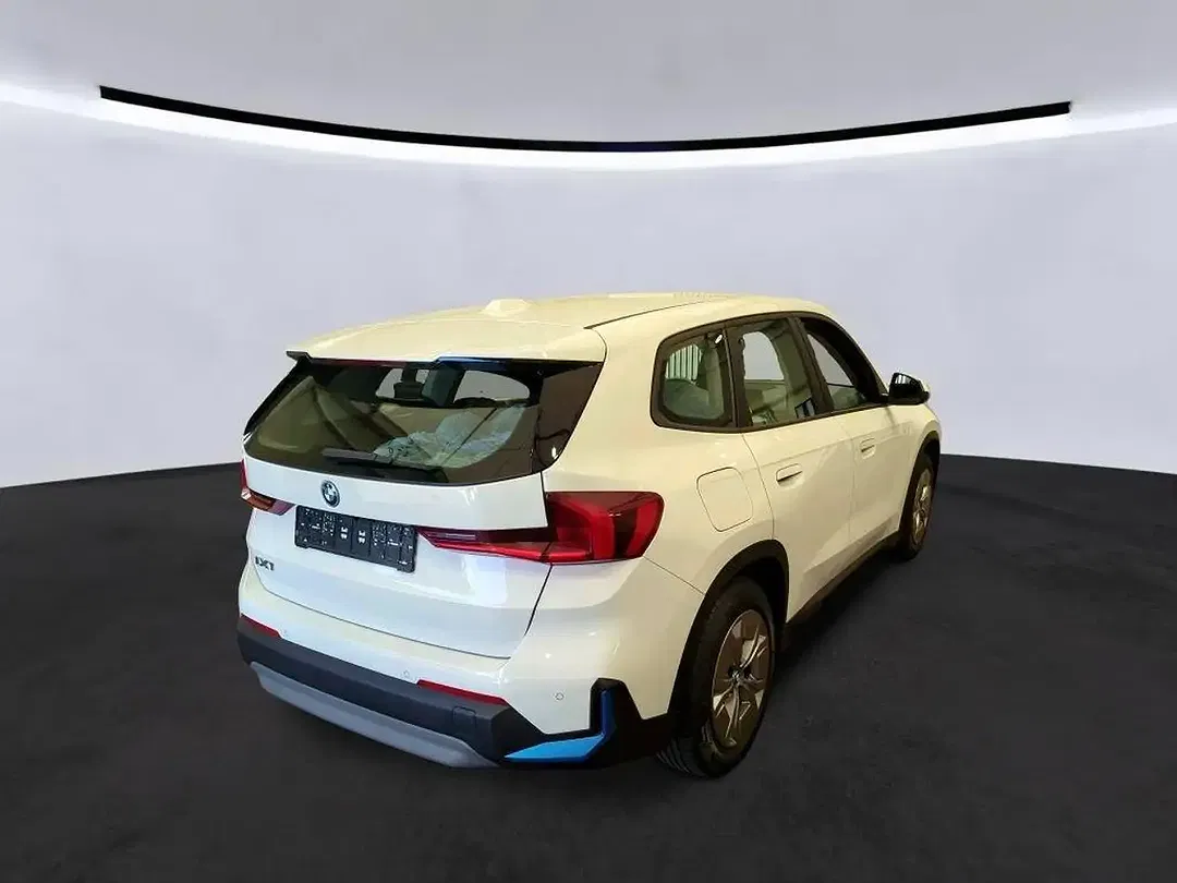 BMW iX1 - Thumbnail 4
