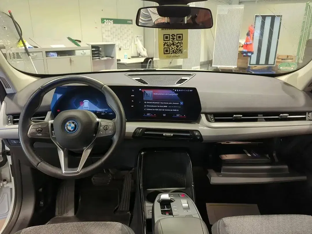 BMW iX1 - Thumbnail 6