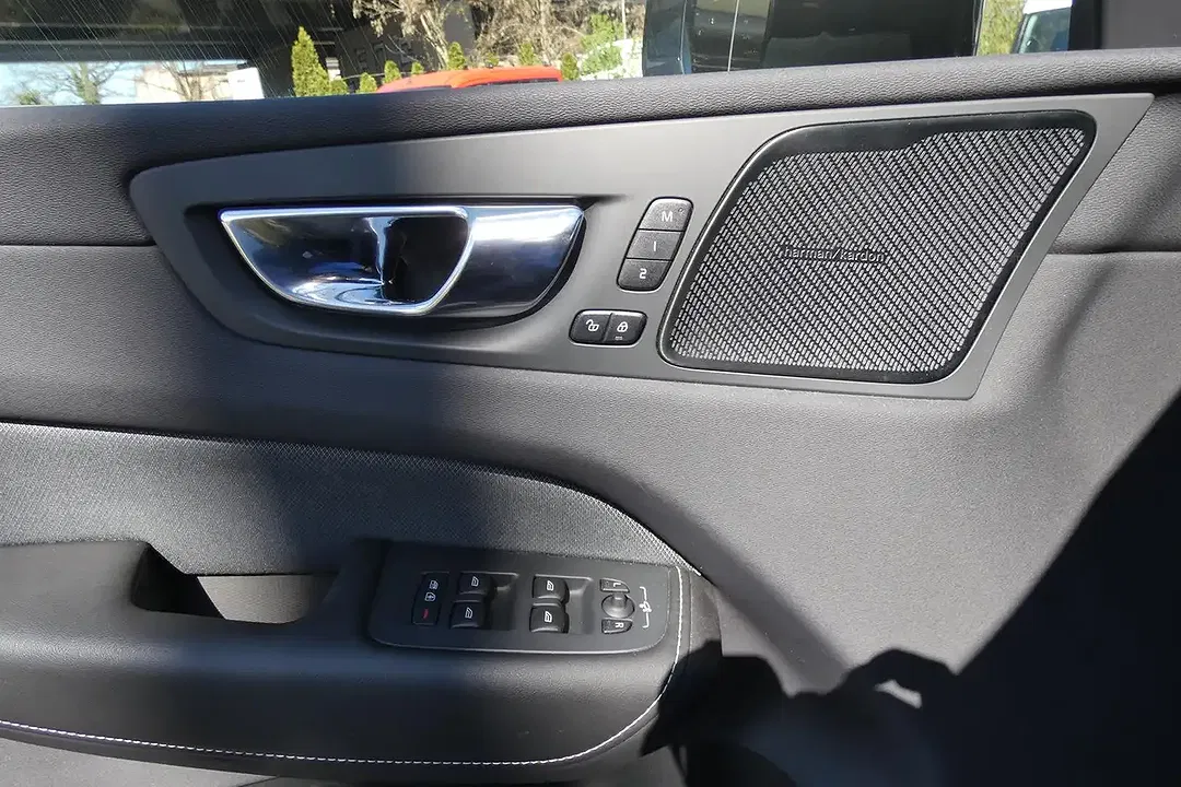Volvo XC60 - Thumbnail 10