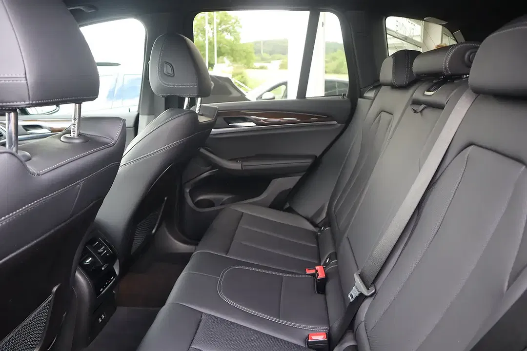 BMW X3 - Thumbnail 6