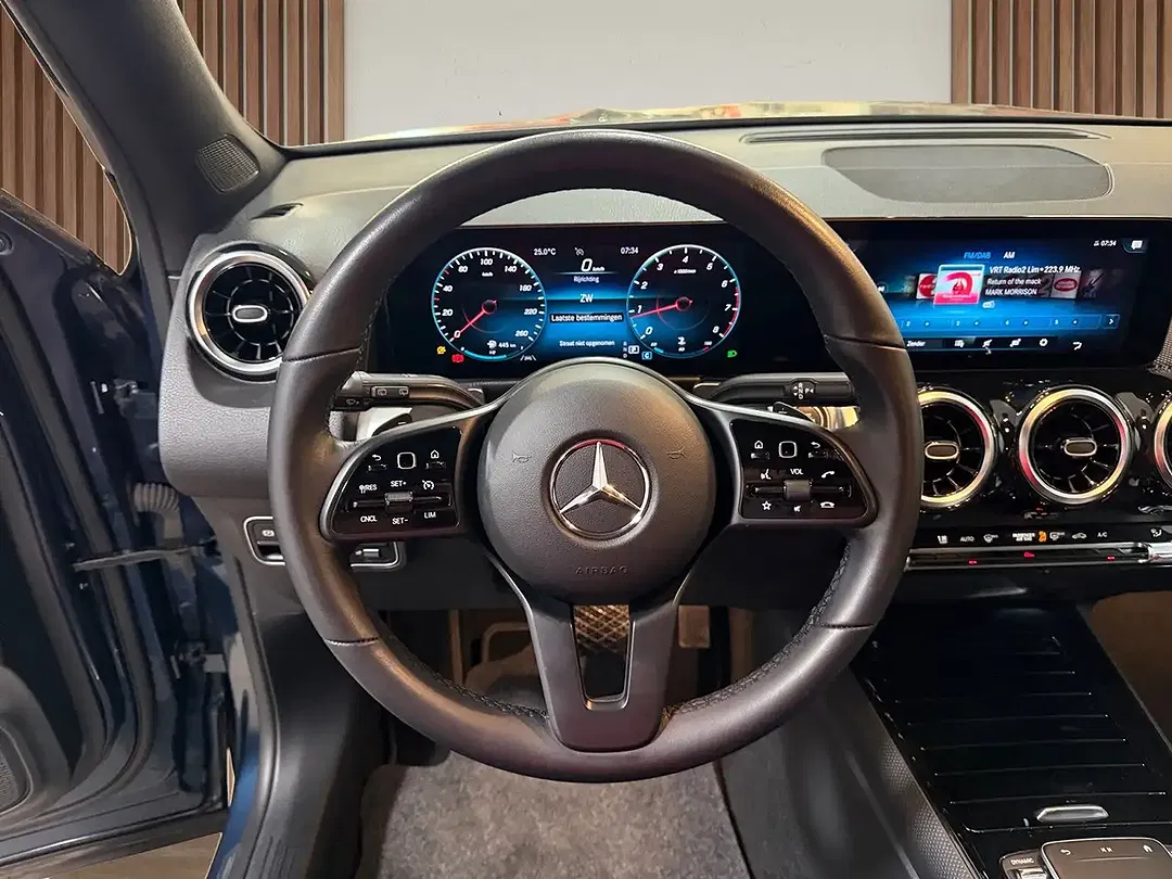 Mercedes-Benz GLB 180 - Thumbnail 15