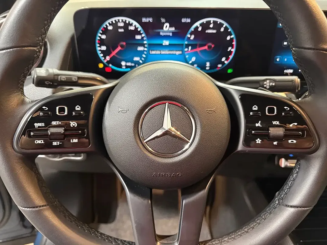 Mercedes-Benz GLB 180 - Thumbnail 16