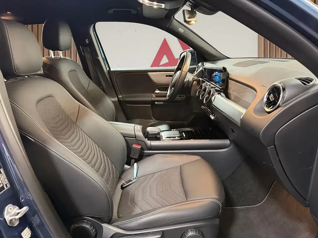 Mercedes-Benz GLB 180 - Thumbnail 30