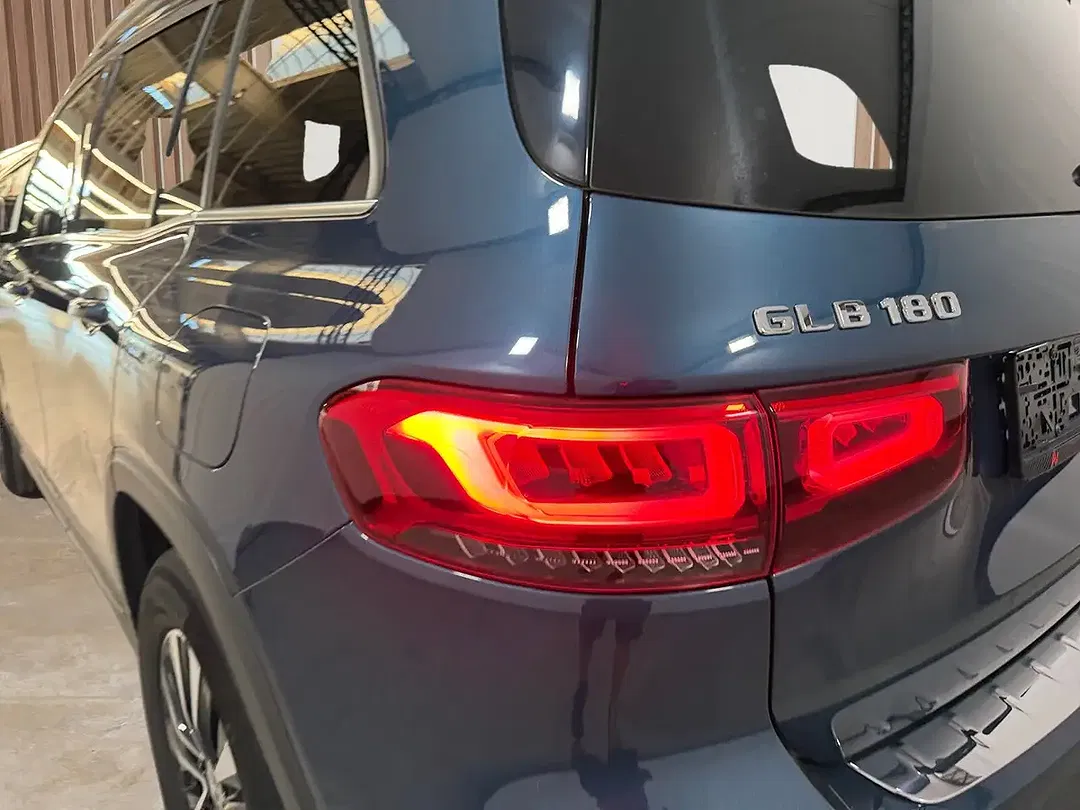 Mercedes-Benz GLB 180 - Thumbnail 9