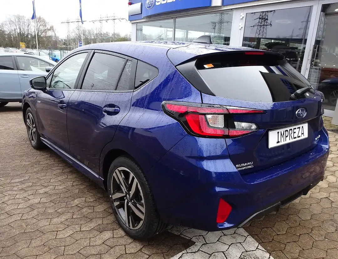 Subaru Impreza - Thumbnail 4