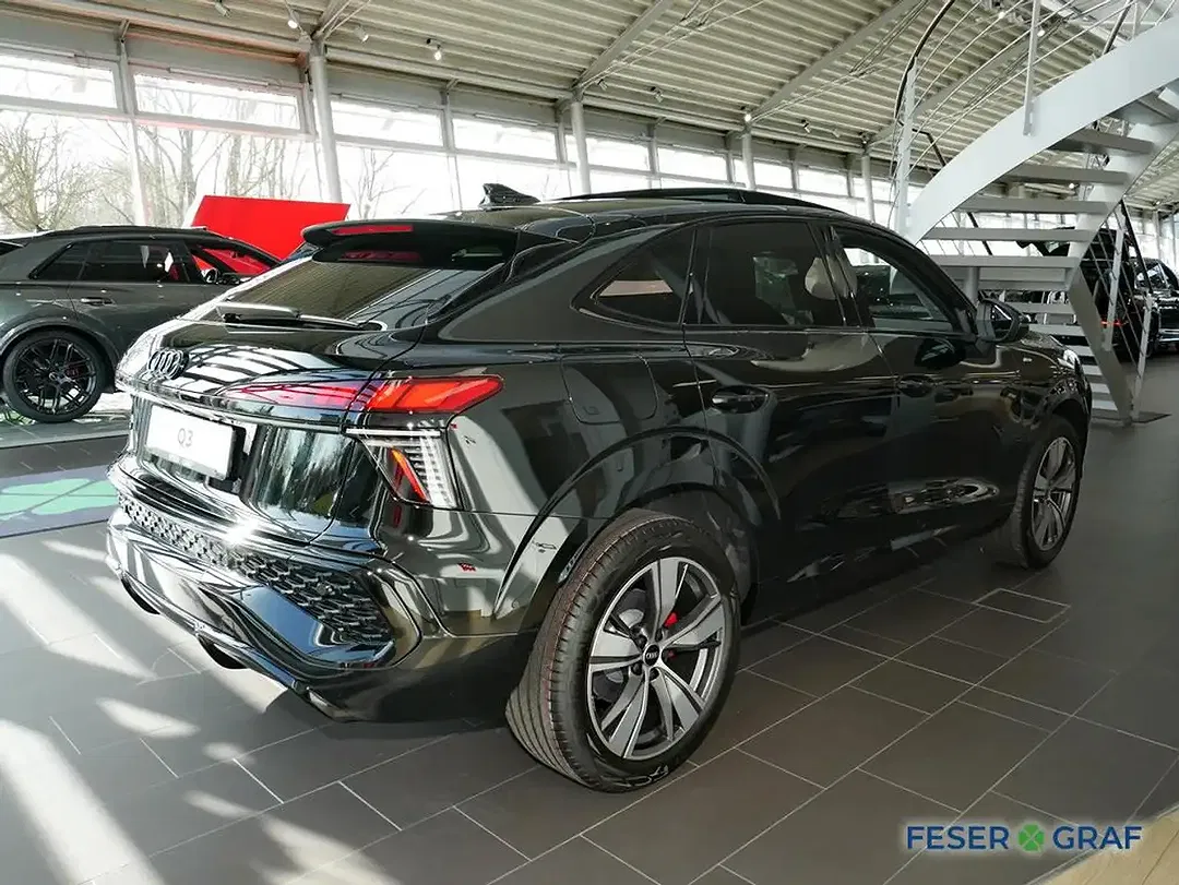 Audi Q3 - Thumbnail 2